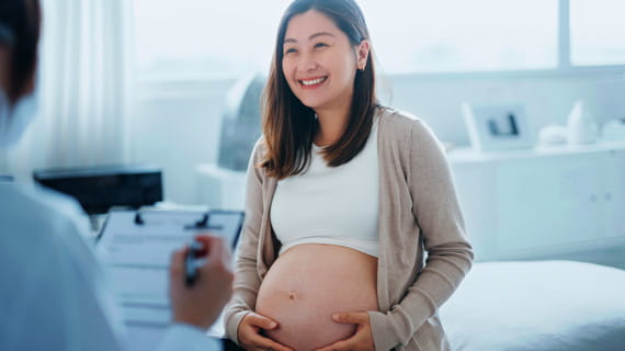 Patient in a pregnancy appointment with clinician